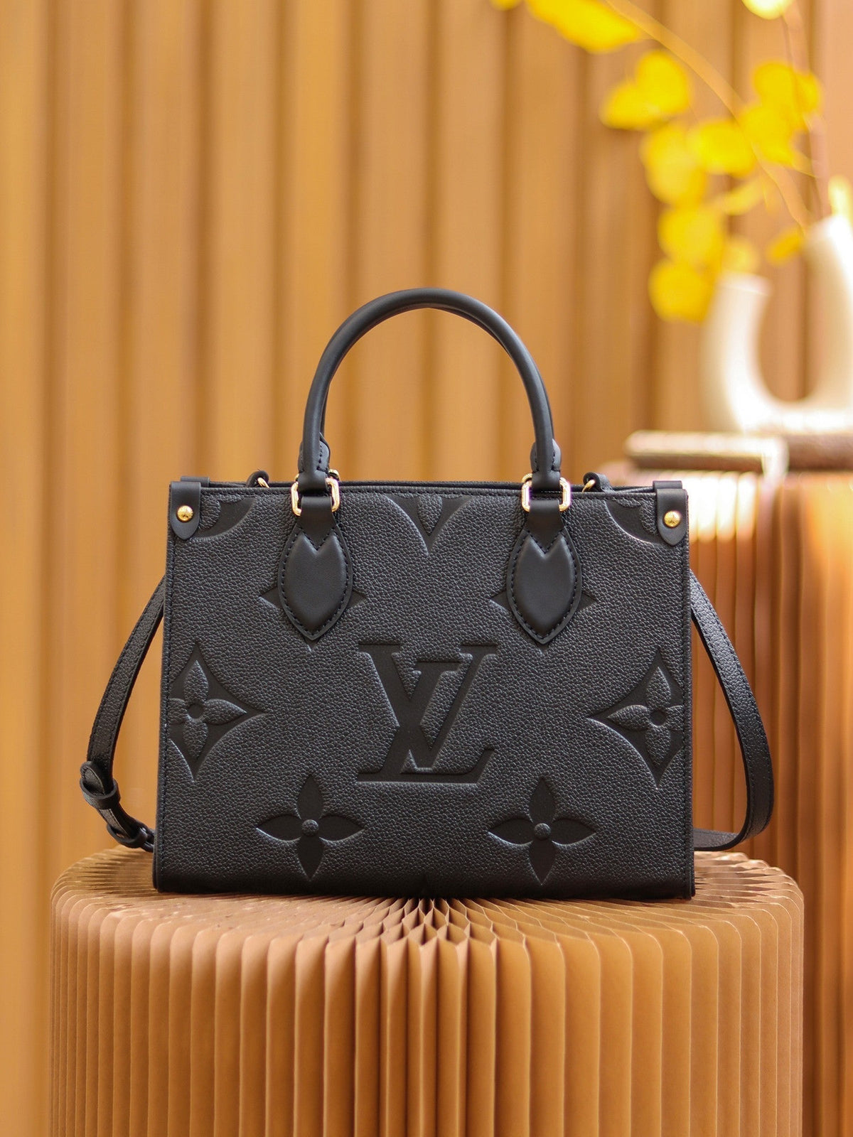louis-vuitton-ebene-monogram-leather-bag Handle