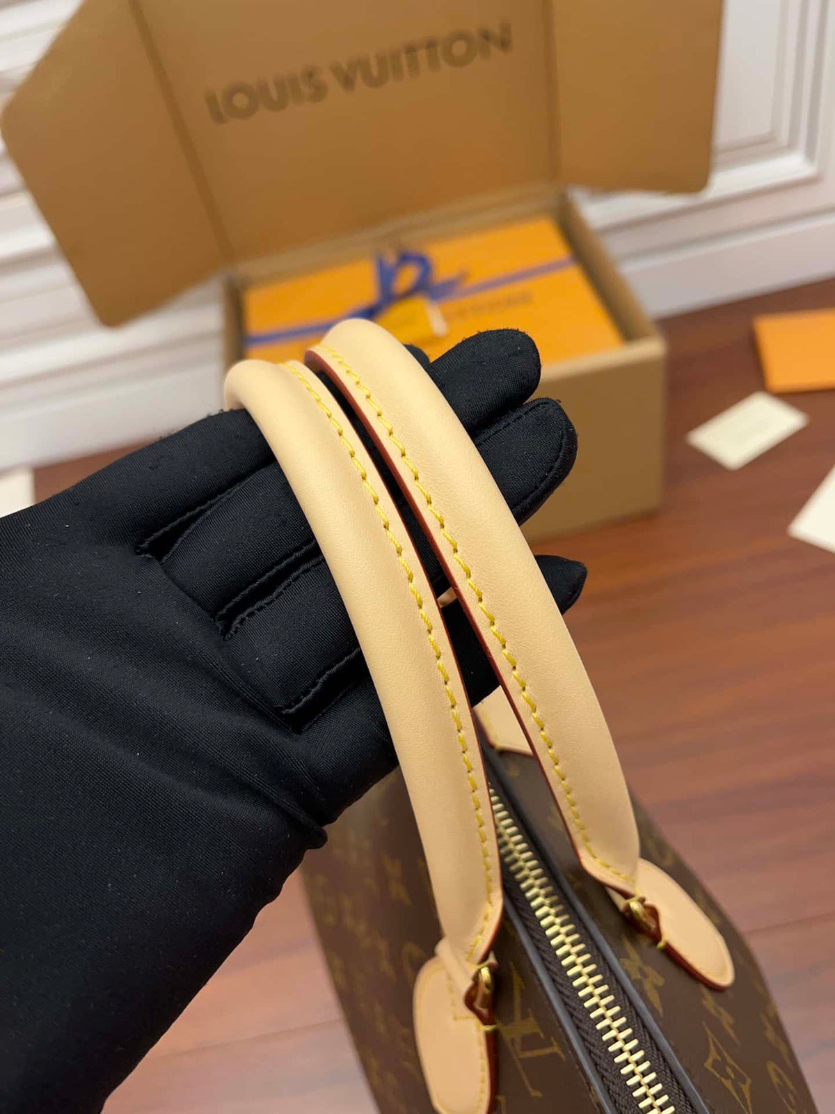 louis-vuitton-boetie-handbag Handle