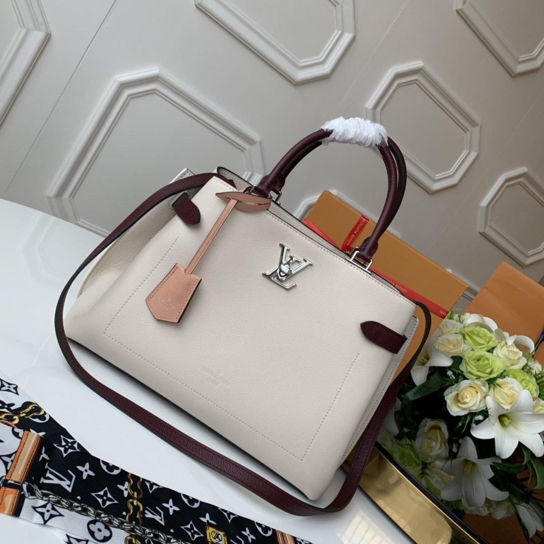 louis-vuitton-lockme-day-bag Handle