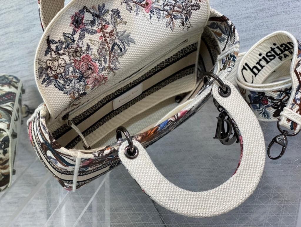 dior-medium-lady-d-lite-bag Handle