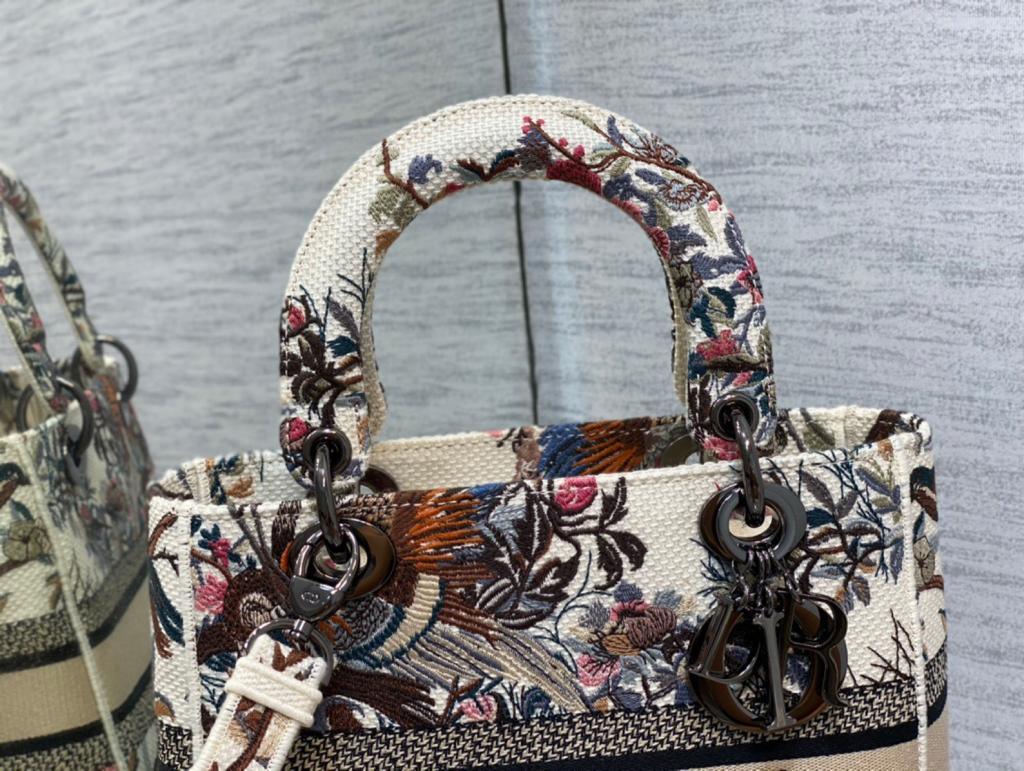 dior-medium-lady-d-lite-bag Handle