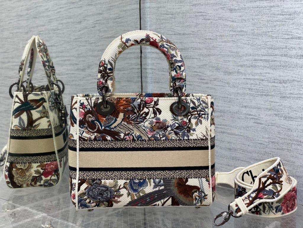 dior-medium-lady-d-lite-bag Handle