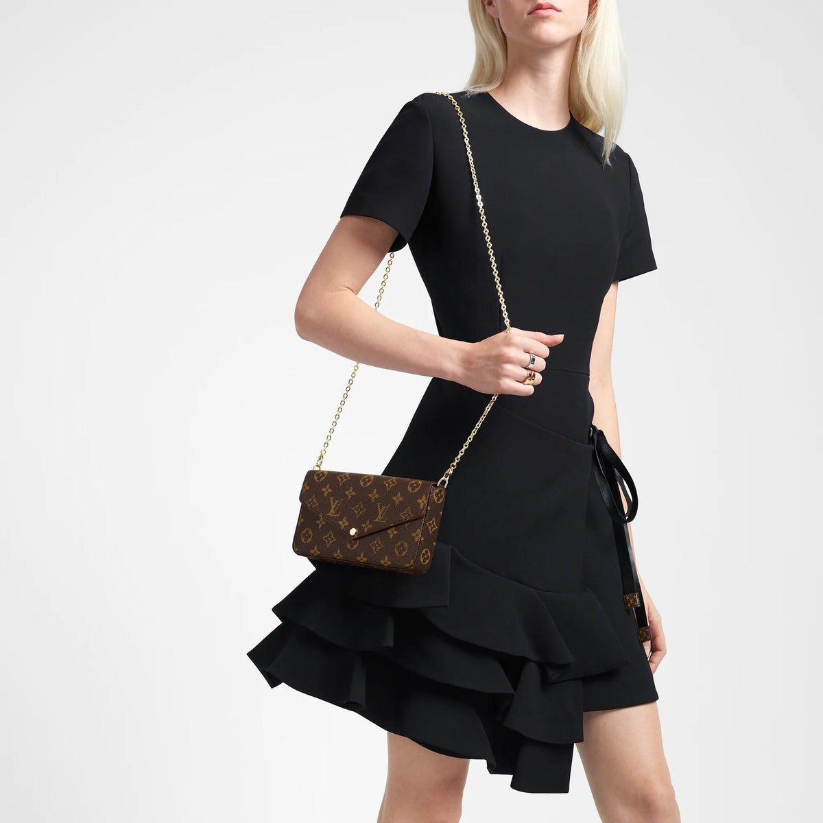 louis-vuitton-wallet-24 Crossbody