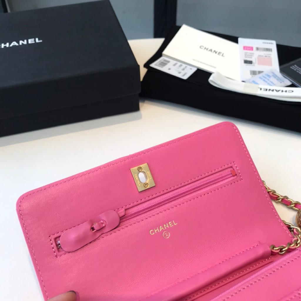 chanel-logo-wallet-on-chain-pink ohter