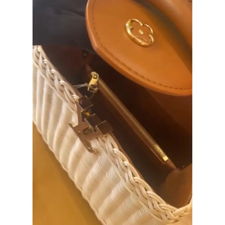 lv-capucines-mini-bag Handle